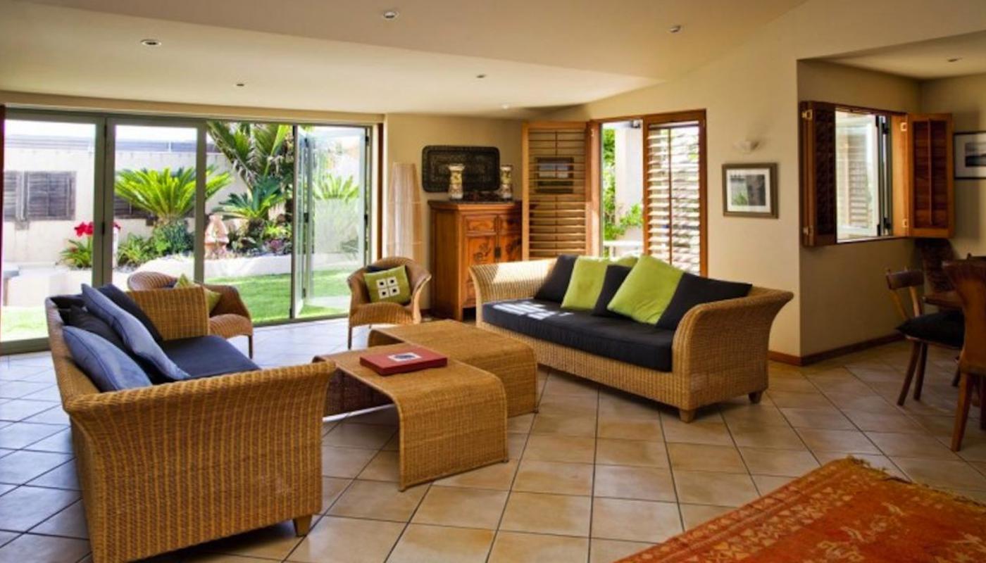 Spacious living room