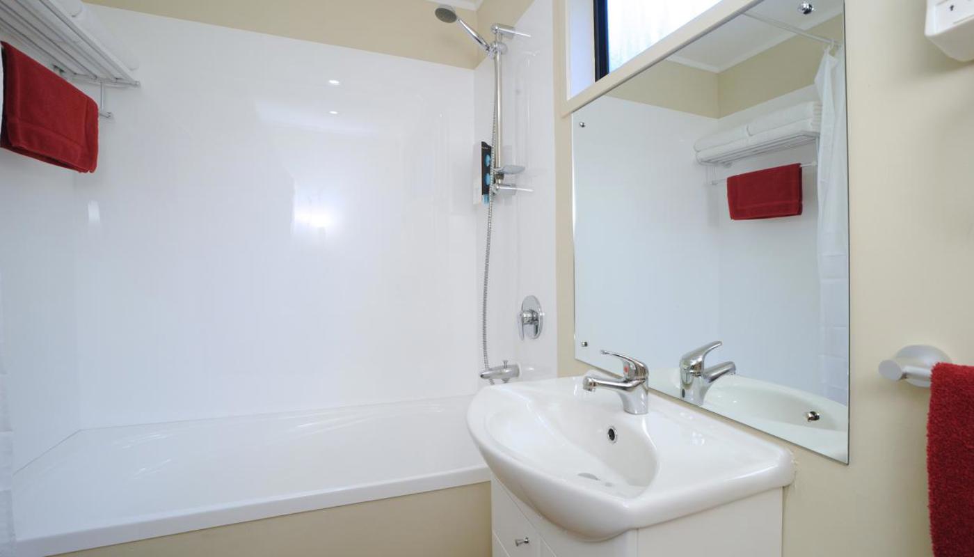 Executive Studio Bathroom