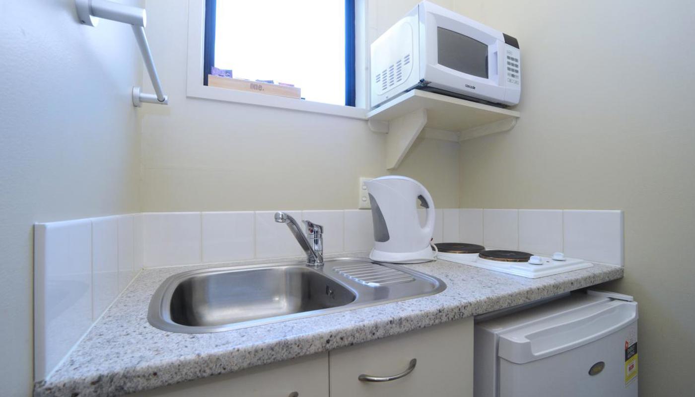 Deluxe King (Twin) Studio Kitchenette