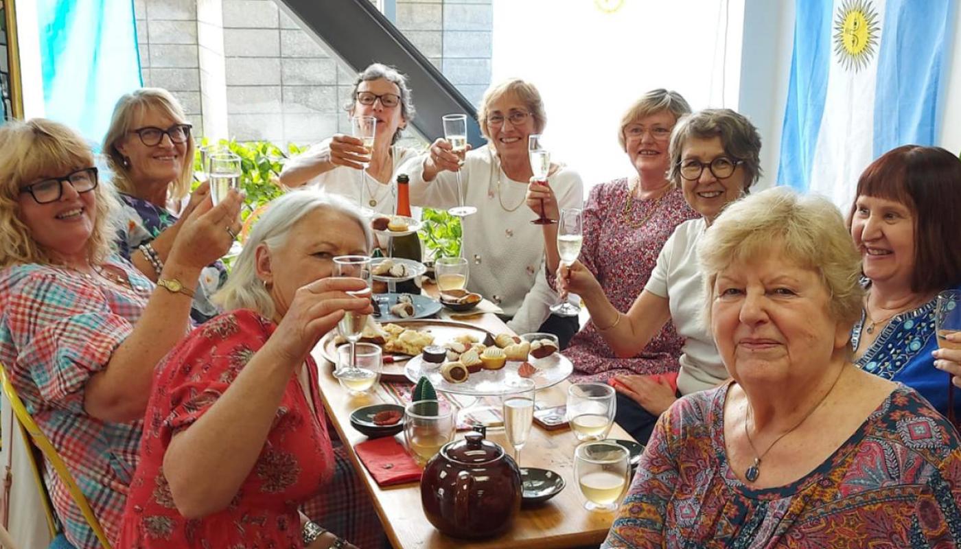 Our Experiences are suitable for all ages and we can conduct them in Spanish or English.