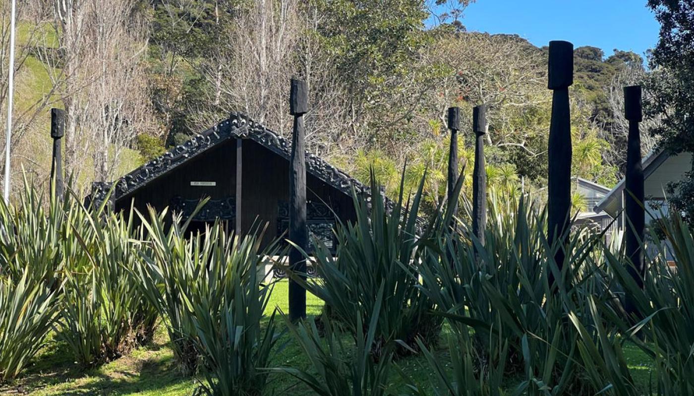 Piritahi pou and wharenui entrance, Waiheke Island