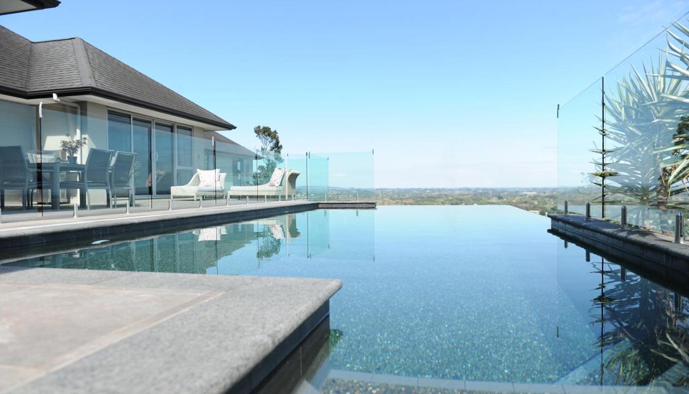 Use of beautiful infinity pool.