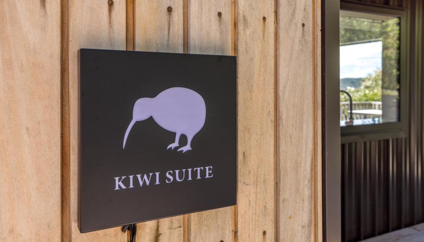 Kiwi suite signage
