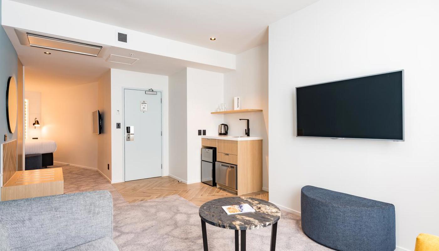 Premier Queen Room