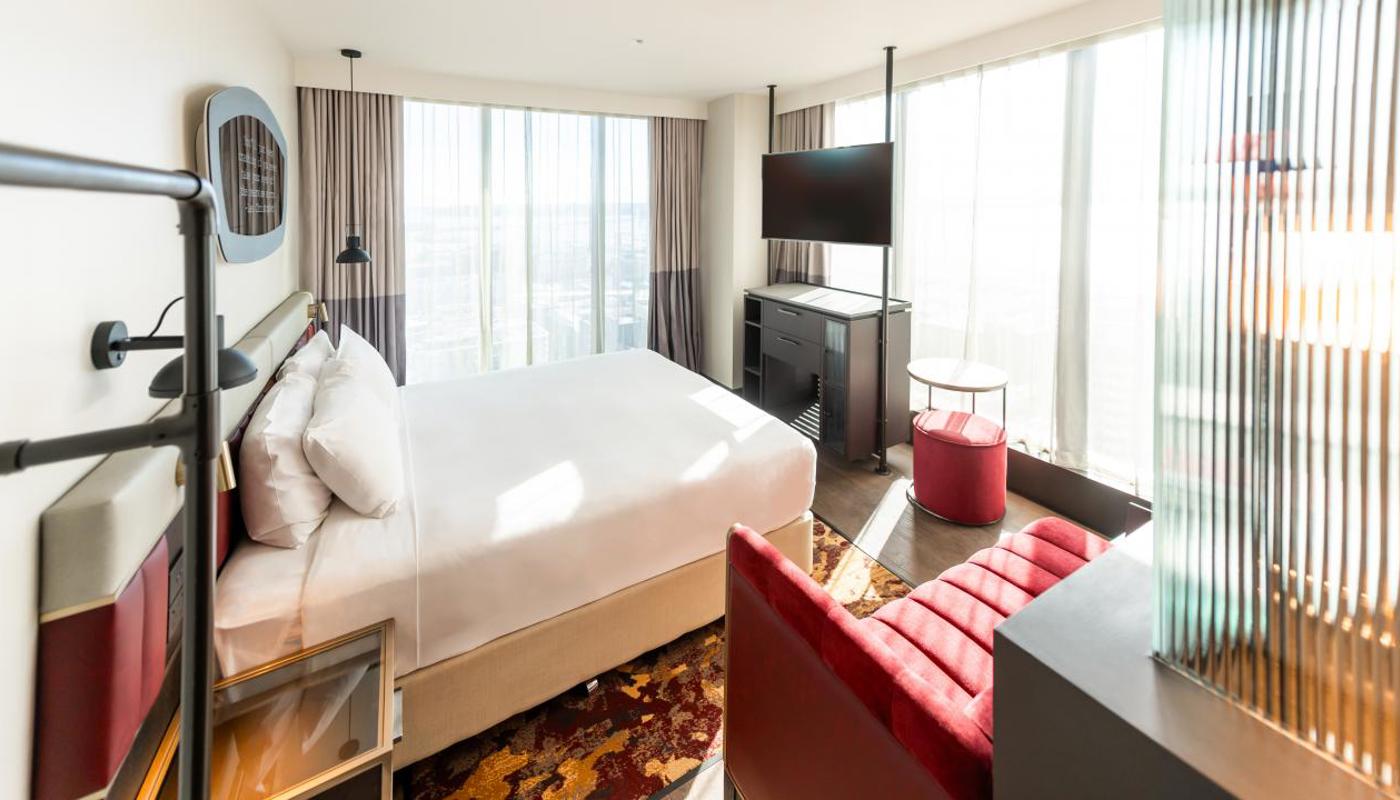 Experience soaring views across Auckland and the Waitematā Harbour