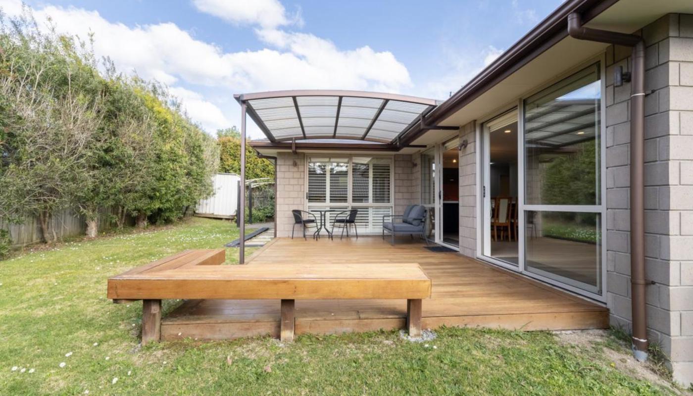 Relax on Cottage Court - Silverdale Holiday Home
