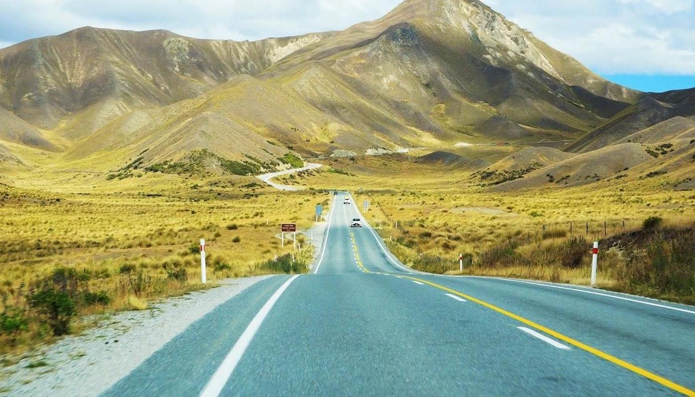 New Zealand self-drive rental car tours from the German-speaking New Zealand specialist.