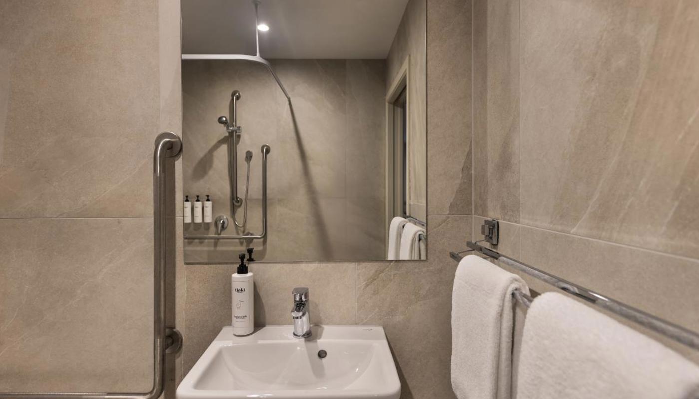 Suite Bathroom