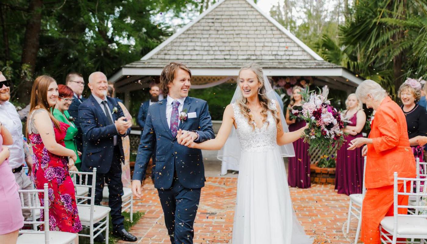 Wedding ceremony happening at Settlers Country Manor
